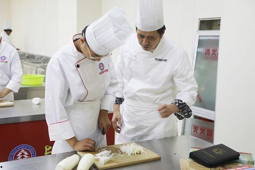 爆料厨师老师视频播放,视频播放背后的精彩瞬间  第3张